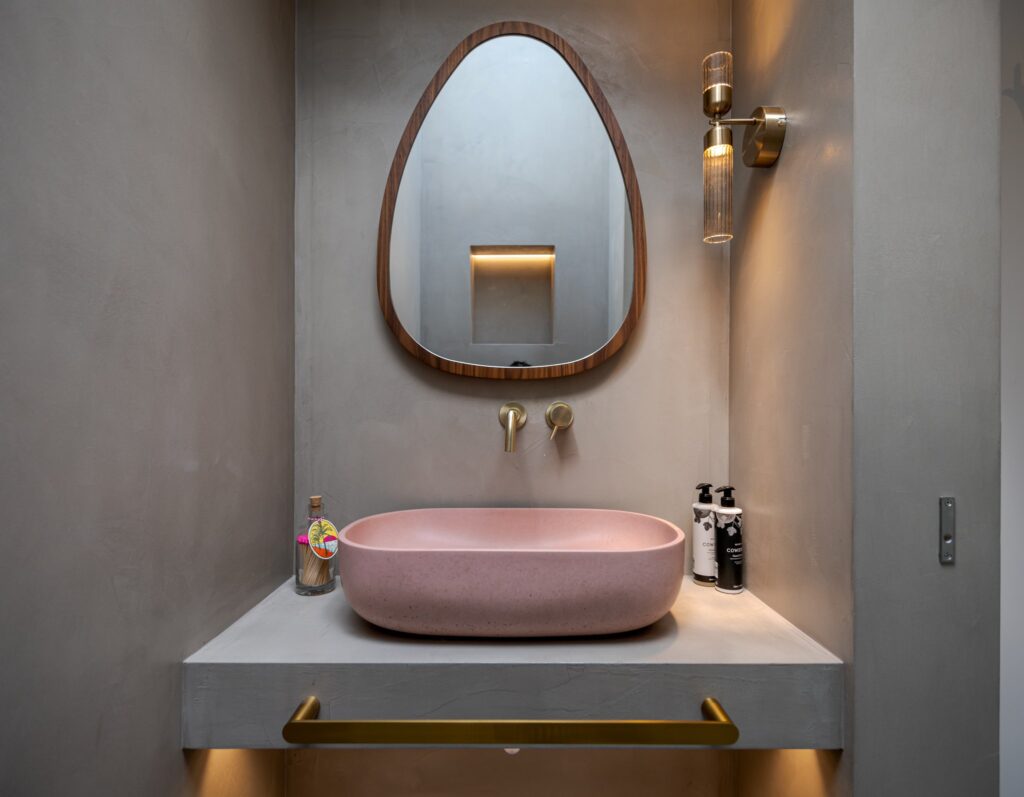 Surrey Villa Holiday Home Bathroom with pink sink