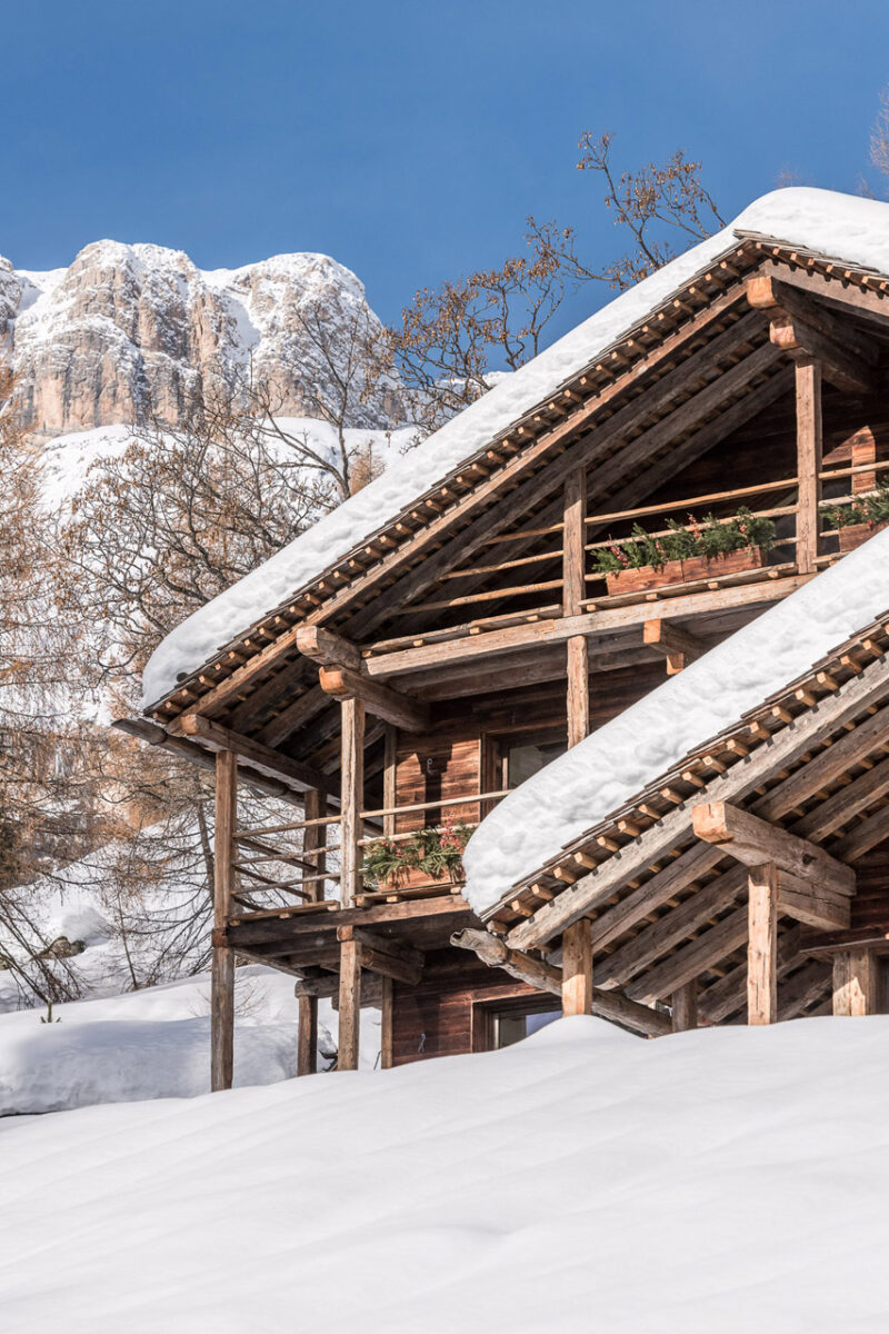 Cesa del louf_Main entrance-luxury chalet Italy snowy peaks