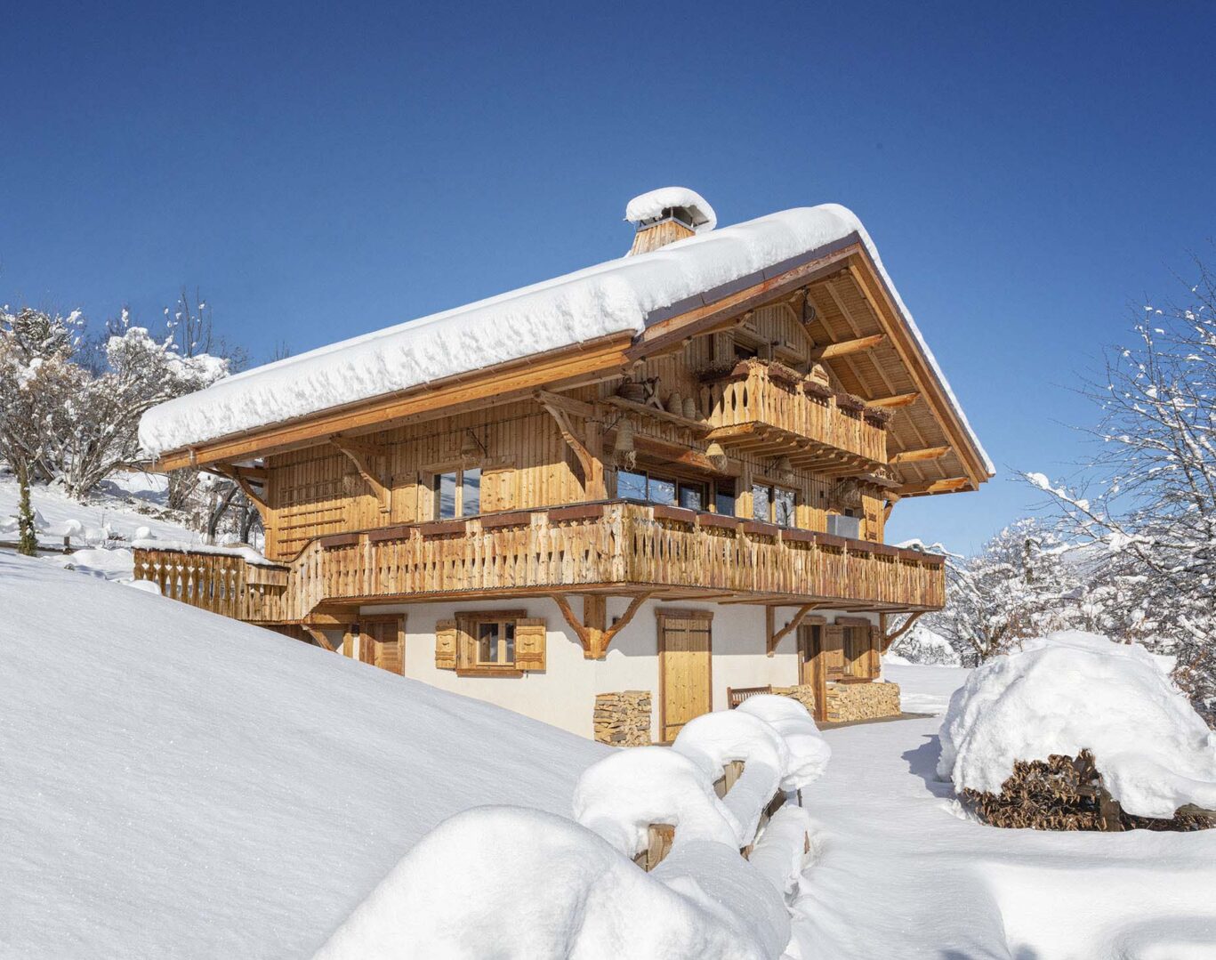Catered ski chalets Megève cordon in snow
