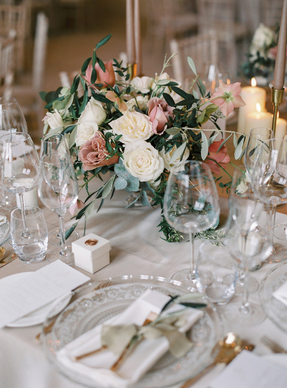 cotswolds wedding planner table setting