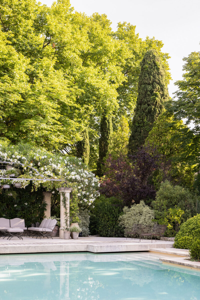 Luxury swimming pool Provence near the Alpilles